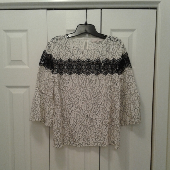 Loft Lace Bell Sleeve Too - Picture 2 of 6